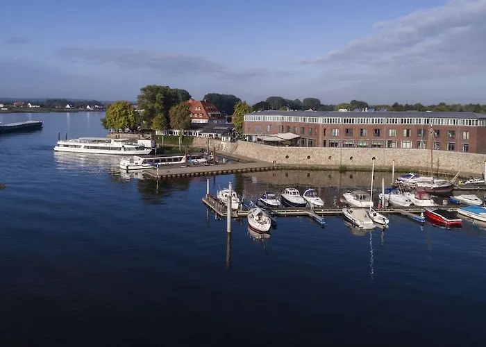Zollenspieker Fahrhaus Hotel 4*