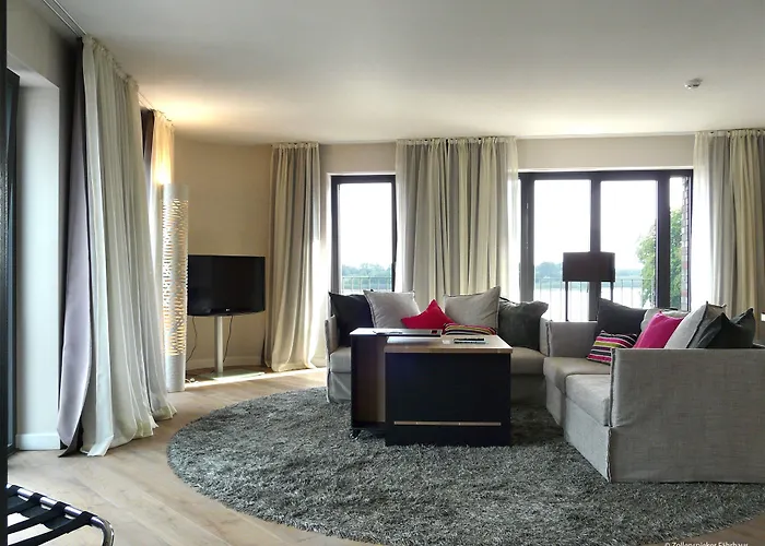 Zollenspieker Fahrhaus Hotel 4*